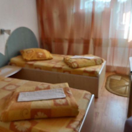 Hotel Turist Resita Bagian luar foto