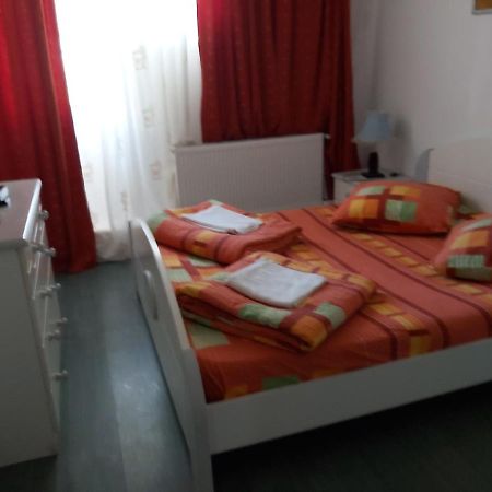 Hotel Turist Resita Bagian luar foto