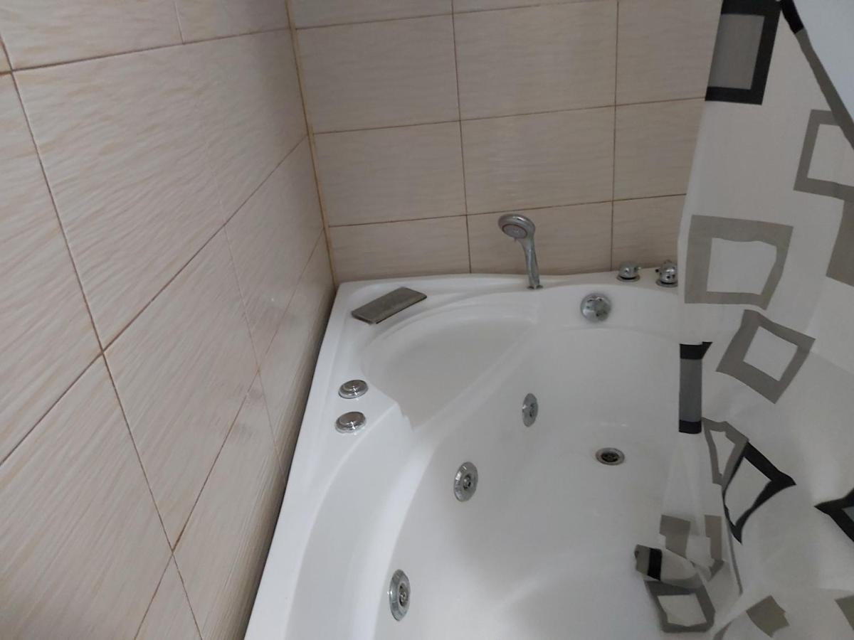 Hotel Turist Resita Bagian luar foto