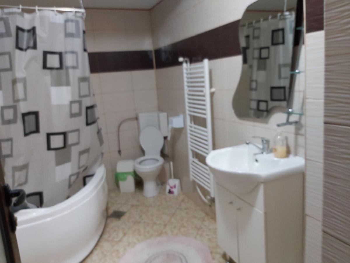 Hotel Turist Resita Bagian luar foto