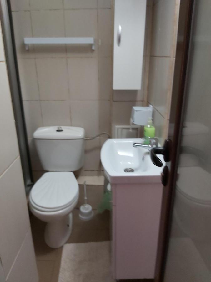 Hotel Turist Resita Bagian luar foto