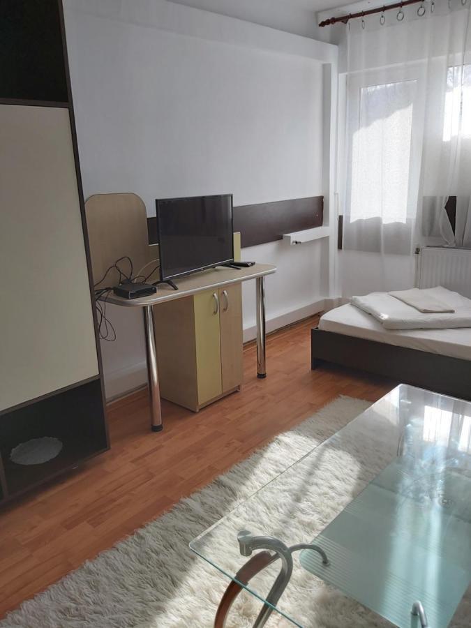 Hotel Turist Resita Bagian luar foto