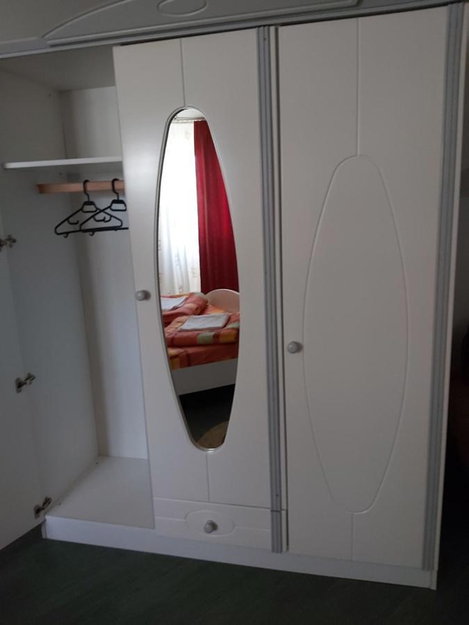 Hotel Turist Resita Bagian luar foto