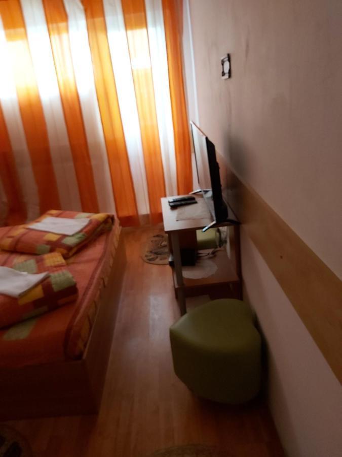 Hotel Turist Resita Bagian luar foto