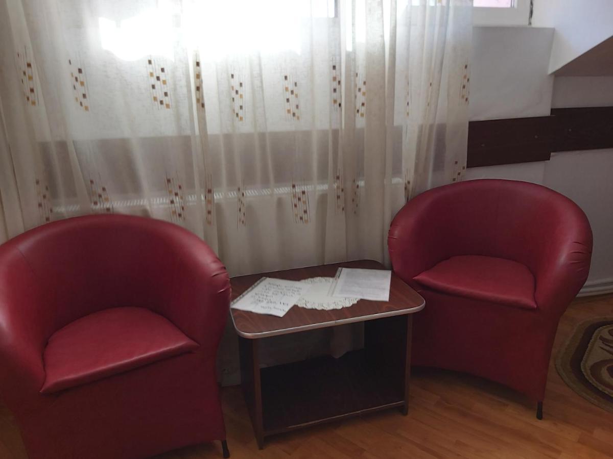 Hotel Turist Resita Bagian luar foto