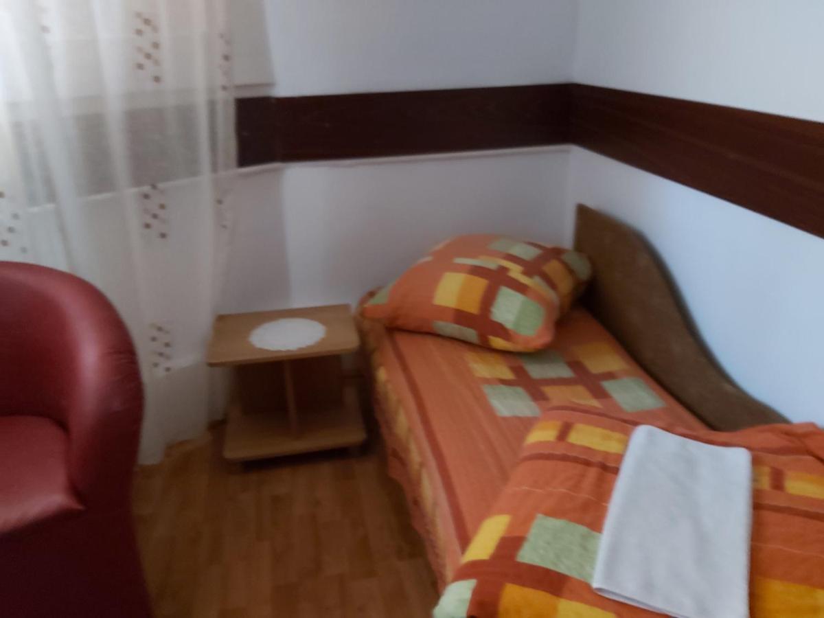 Hotel Turist Resita Bagian luar foto