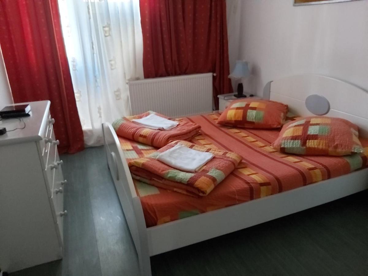 Hotel Turist Resita Bagian luar foto